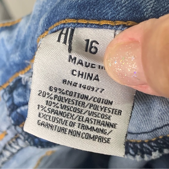 Girl’s Cuffed Skinny Hudson Jeans - Picture 11 of 11